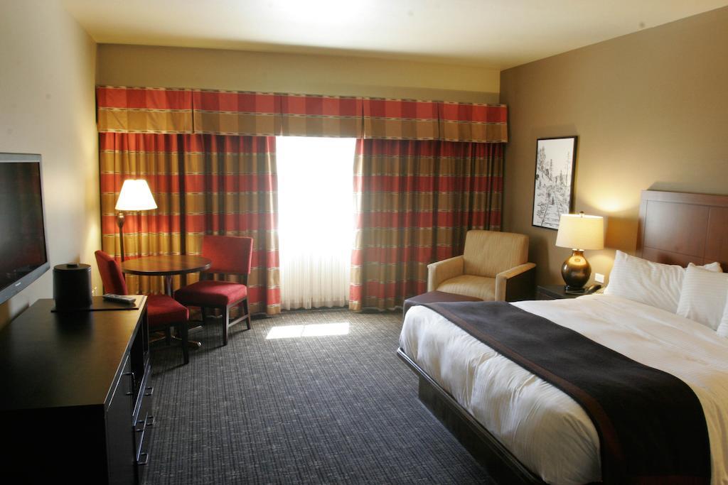 The Hotel At Black Oak Casino Resort Tuolumne Room photo