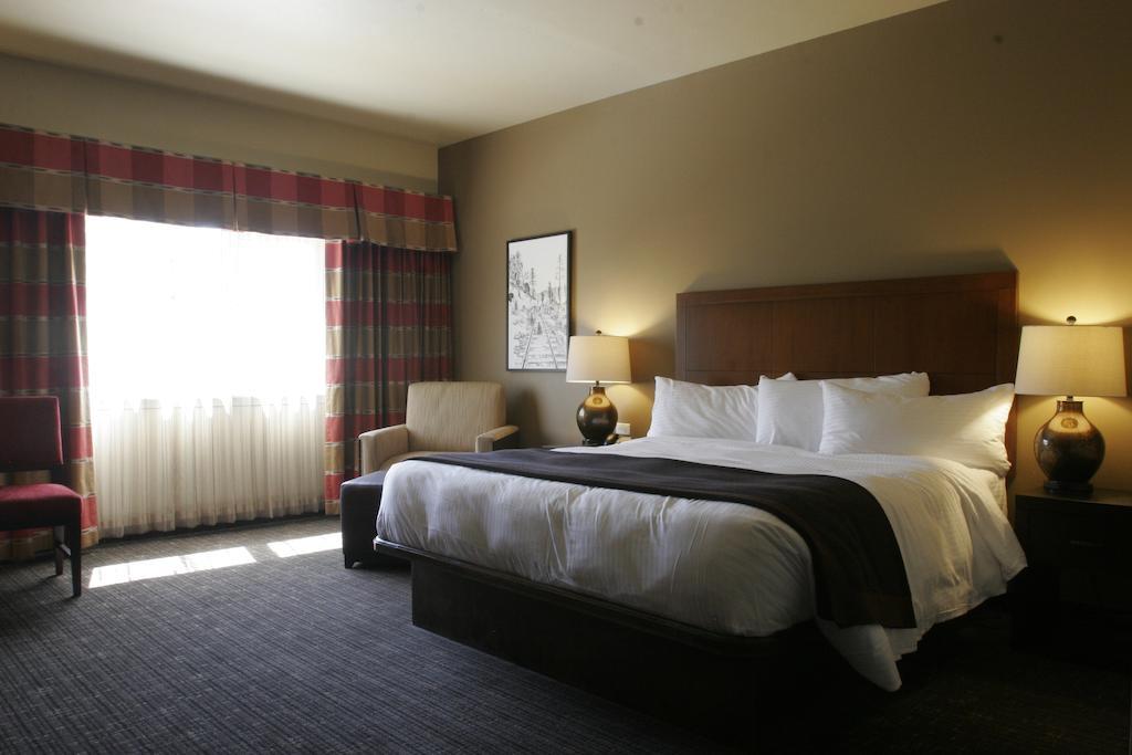 The Hotel At Black Oak Casino Resort Tuolumne Room photo