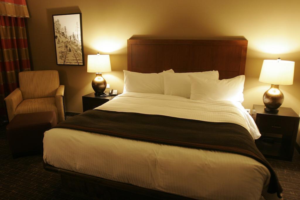 The Hotel At Black Oak Casino Resort Tuolumne Room photo