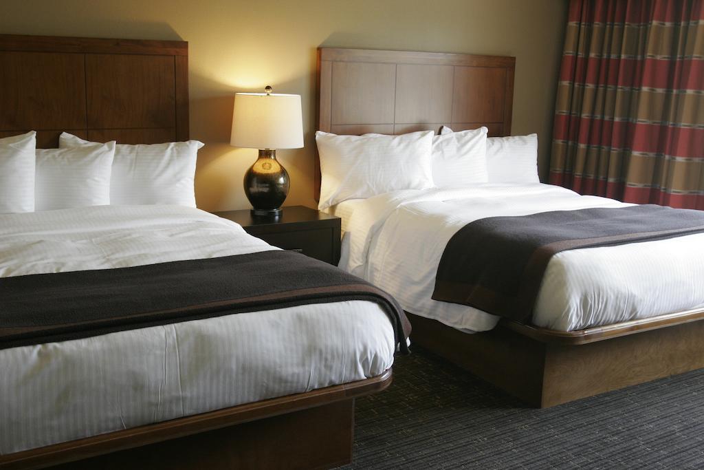 The Hotel At Black Oak Casino Resort Tuolumne Room photo