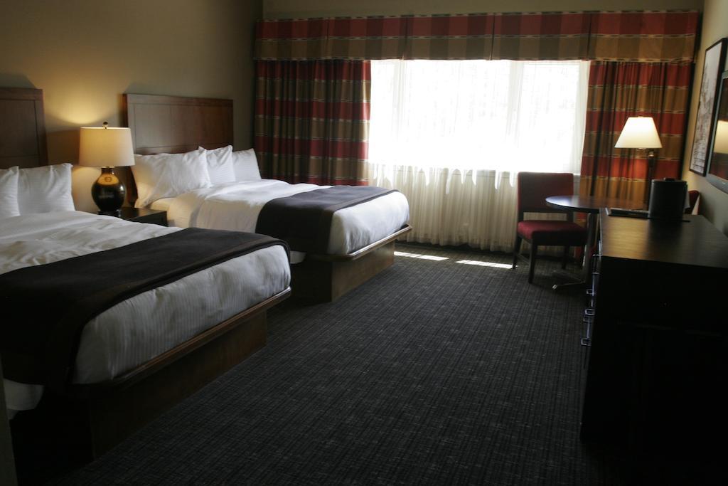 The Hotel At Black Oak Casino Resort Tuolumne Room photo